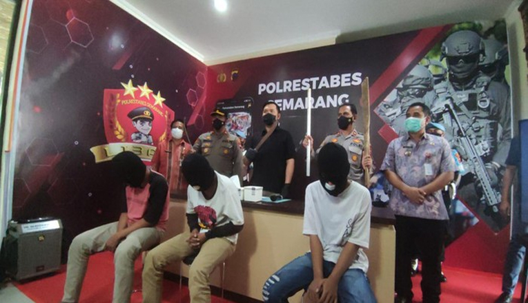 Video Viral Pemotor di Semarang Dibacok Parang, 3 Remaja Ditangkap!