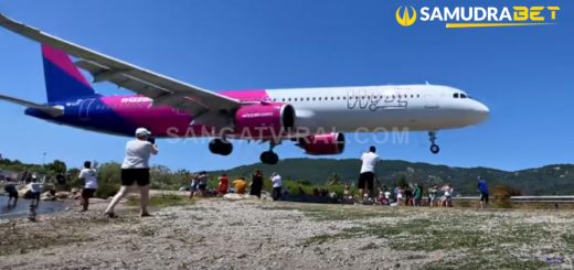 Pesawat Airbus Wizz Air Mendarat Nyaris Menghantam Turis di Pantai