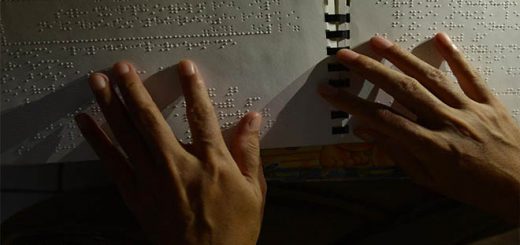 Surabaya - Hari Braille Sedunia mencerahkan kehidupan penyandang tunanetra tepat pada 4 Januari di peringati untuk mengenang jasa penemu