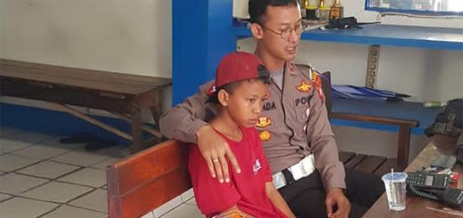 Adit bocah yang 12 tahun asal Kabupatan Bengkayang, Kalimantan Barat bikin heboh usai membawa motor sendirian tersesat sejauh 122 kilometer